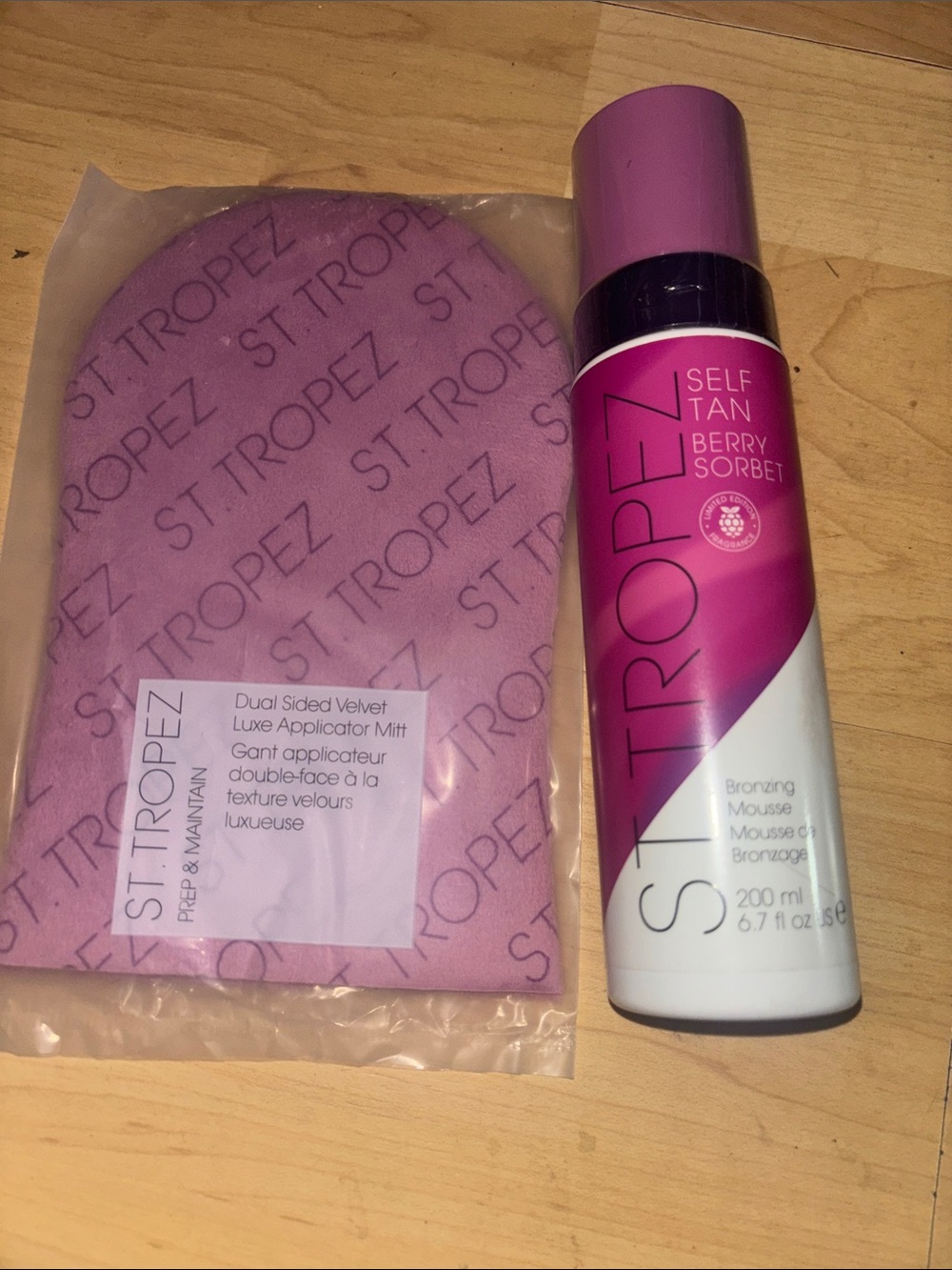St. Tropez Self Tan Mousse & Velvet Applicator Mitt - Pink